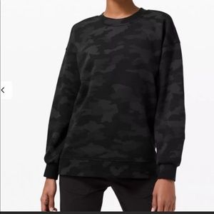 SZ 6 Lululemon Perfectly Oversized Crew in black camo